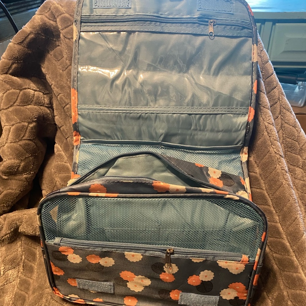 Never used-toiletry/cosmetic travel bag